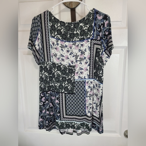 Croft and Barrow Woman's Short Sleeve Blouse, Size: Medium Color: Black - Picture 7 of 14